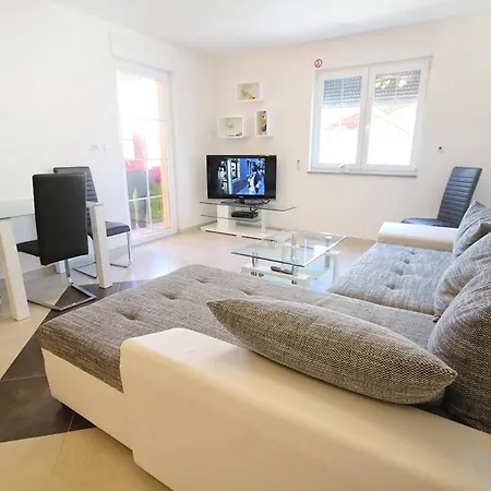 Regi Apartament *