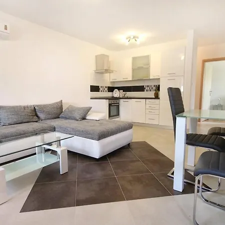 Apartament Regi *